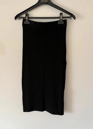 Jupe mi longue noire XS, marque: Stradivarius, état: Très bon état, taille: XS / 34 / 6, 5,00 €, 5,95 € Protection acheteurs incluse