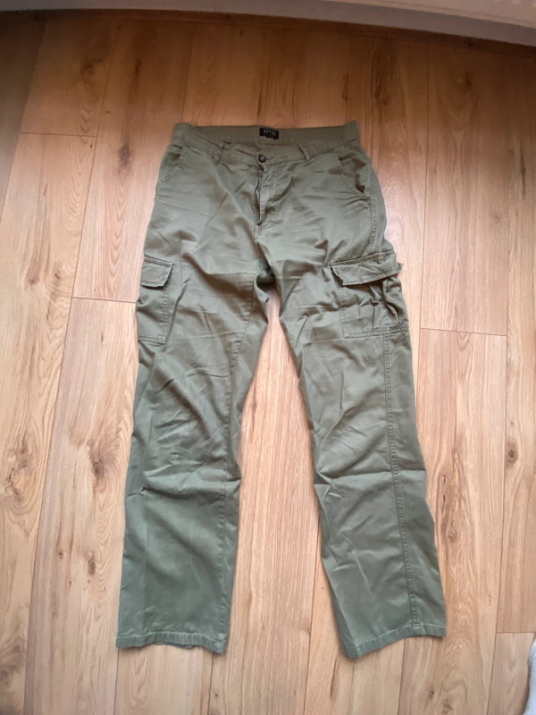 Green cargo pants 1