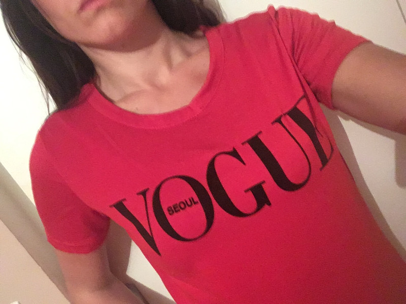 Tee Shirt rouge noir Vogue Séoul neuf taille M 1
