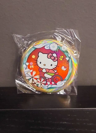 Button Hello Kitty Sanrio, marke: Sanrio, zustand: Neu, mit Etikett, 1,50 €, 2,28 € inklusive Vinted-Käuferschutz