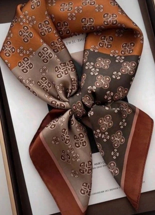 Sjaaltje, brand: geen merk, condizioni: Nuovo senza cartellino, €9.95, €11.15 include la Protezione acquisti Pro