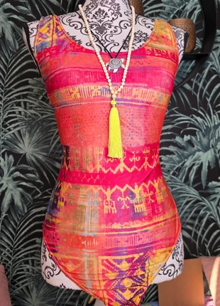 🌿 Maillot de bain 1 pièce multicolore à motifs ethniques runes graphiques, staat: Heel goed, maat: L / 40 / 12, € 14,00, € 15,40 inclusief Kopersbescherming