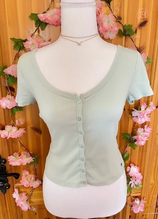 Hollister Ribbed Button Front Top | Sage Green Tee | Soft Stretch Fit., marque: Hollister, état: Très bon état, taille: S / 36 / 8, 14,50 €, 15,93 € Protection acheteurs incluse