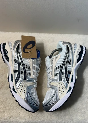 Asics Kayano 14 / Cream - Argent, marca: Asics, estado: Novo com etiquetas, tamanho: 45, €79.00, €83.65 inclui Proteção do Comprador