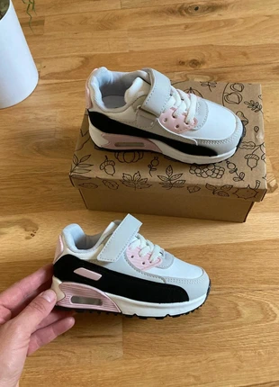 Basket fille, état: Neuf sans étiquette, taille: 26, 20,00 €, 21,70 € Protection acheteurs incluse