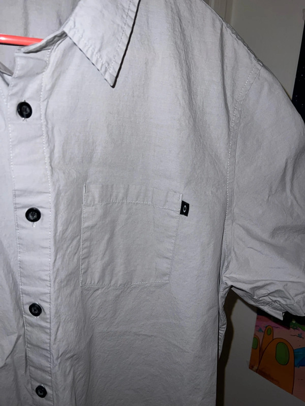 light gray XL Oakley button up shirt 3