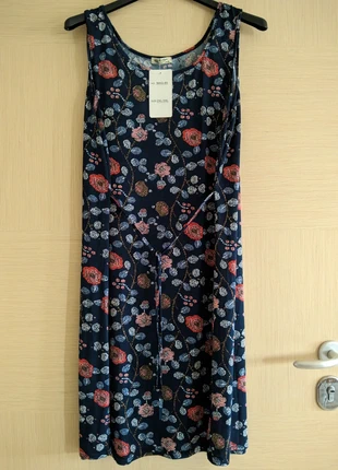 Vestito nuovo con cartellino tg 2XL/3XL
Curvy fantasia floreale, marca: Vintage Dressing, estado: Nuevo con etiquetas, tamaño: XXXL / 46 / 18, 12,00 €, 13,30 € Protección al comprador incluida