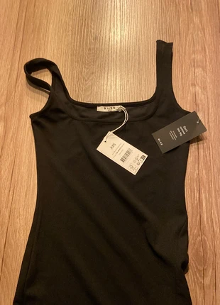 NA-KD zwarte jurk met split - maat XXS, merk: NA-KD, staat: Nieuw met prijskaartje, maat: XXS / 32 / 4, € 12,00, € 13,30 inclusief Kopersbescherming