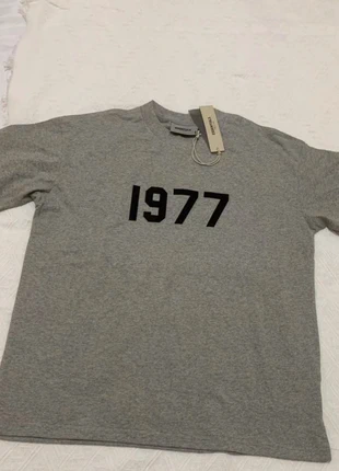 Tričko FOG s krátkým rukávem, merk: Fear of God, staat: Heel goed, maat: S / 36 / 8, € 38,34, € 40,96 inclusief Kopersbescherming