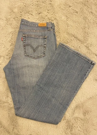 Jean Levis 515 femme bootcut (pâte d’éléphant) bleu - W32 Fr42, marque: Levi's, état: Très bon état, taille: XL / 42 / 14, 16,00 €, 17,50 € Protection acheteurs incluse