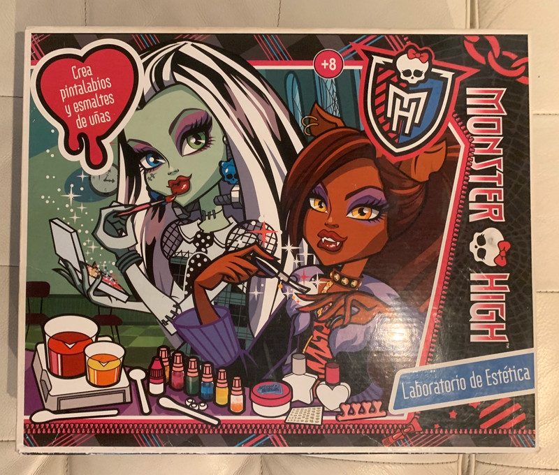 Juego para crear pinta uñas y maquillaje de las monster high. Laboratorio de estética - Vinted Juego para crear pinta uñas y maquillaje de las monster high. Laboratorio de estética - Vinted
