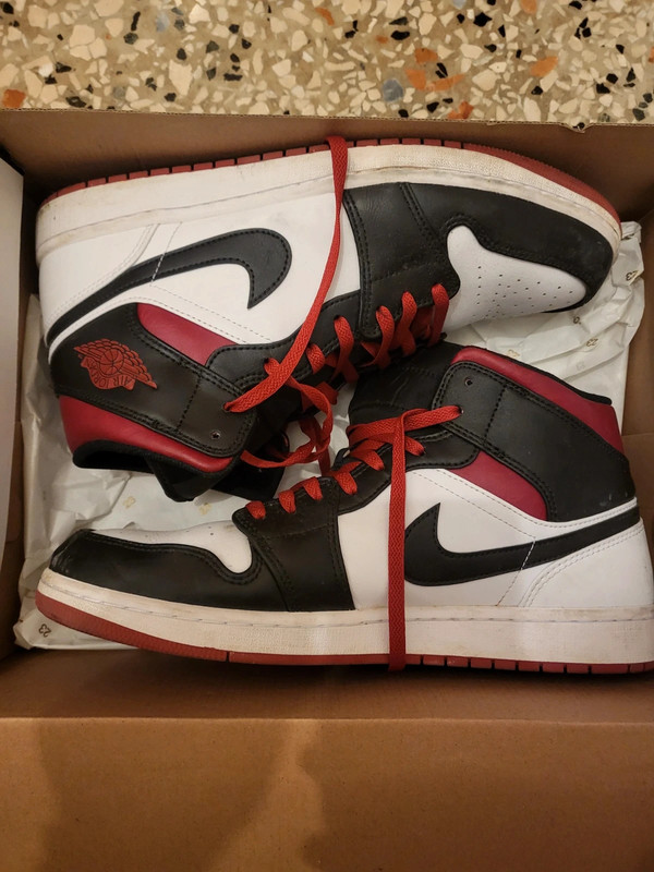 Air Jordan 1 Mid rosse e nere 1