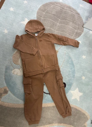 Completo tuta felpa e pantaloni bambino 5/6 anni, merk: Prénatal, staat: Heel goed, maat: 5 jaar / 110 cm, € 10,00, € 11,20 inclusief Kopersbescherming