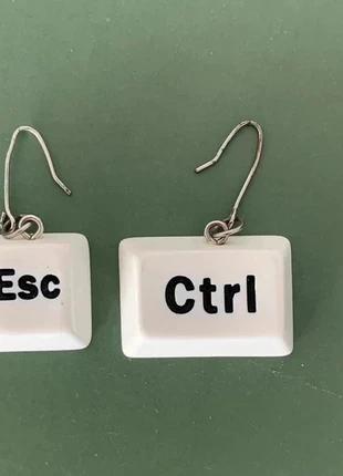 boucles d’oreilles geek esc et ctrl, état: Très bon état, 3,00 €, 3,85 € Protection acheteurs incluse