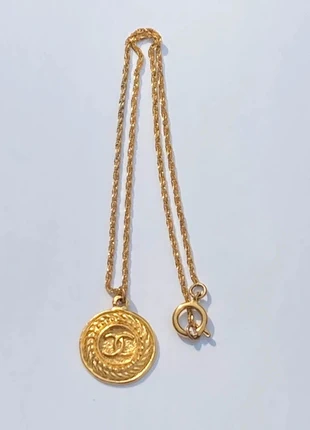Collier Chanel Vintage modèle circa 1975 plaqué or avec boîte d'origine, merk: Chanel, staat: Heel goed, € 390,00, € 410,20 inclusief Kopersbescherming