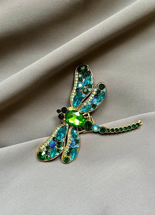 Magnifique broche Libellule ornée de pierres vertes , merk: Vintage, staat: Nieuw zonder prijskaartje, € 25,00, € 26,95 inclusief Kopersbescherming