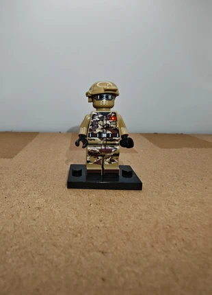 Personnage type lego militaire n°35, marke: LEGO, zustand: Sehr gut, größe: Einheitsgröße, 1,50 €, 2,28 € inklusive Vinted-Käuferschutz