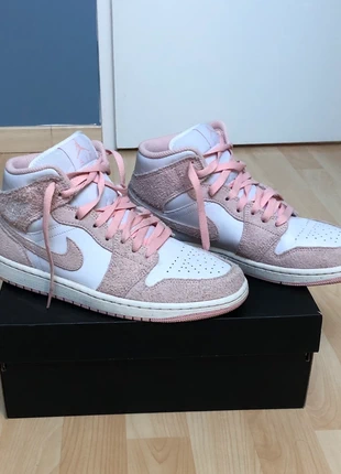Air Jordan 1 mid rose pale en daim taille 40,5, brand: Jordan, condition: Very good, size: 40.5, €44.99, €47.94 includes Buyer Protection