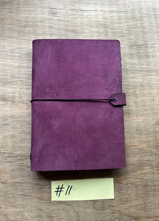 Leather journal purple (last chance more info in description), marque: Handgemaakt, état: Neuf avec étiquette, 10,00 €, 11,20 € Protection acheteurs incluse