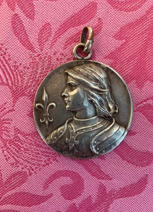 Pendentif ancien Jeanne d’arc médaille médaillon, brand: Antiquité, condition: Very good, €25.00, €26.95 includes Buyer Protection
