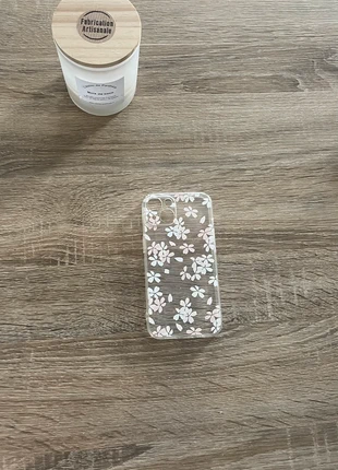 Evetane - coque iPhone 13 transparente avec fleurs blanche et rose, marque: Evetane, état: Neuf sans étiquette, 10,00 €, 11,20 € Protection acheteurs incluse