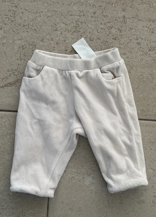 Lichtroze soort badstof broekje Burberry 6mnd, marque: Burberry, état: Bon état, taille: 3-6 mois / 62 cm, 6,00 €, 7,00 € Protection acheteurs incluse