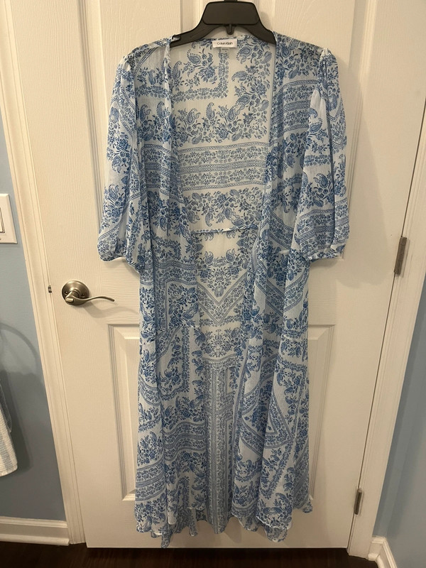 Calvin Klein size 16 long blue & white kimono 2