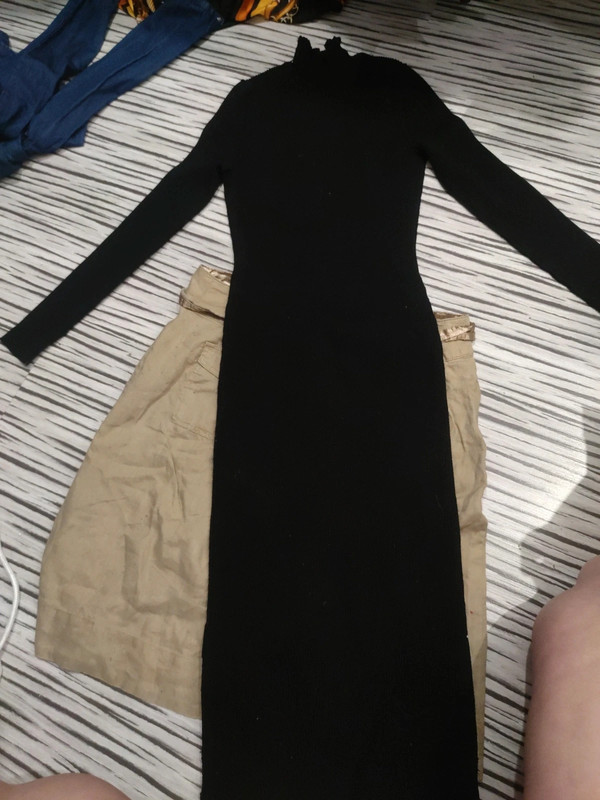 Czarna prążkowana sukienka | Vinted