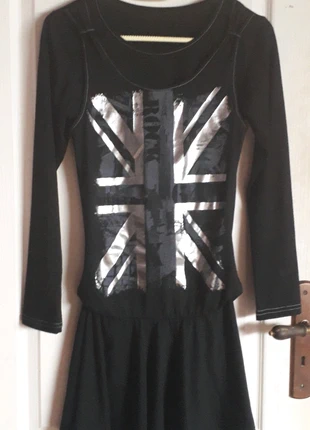 Robe noir avec dessin , condizioni: Ottime, taglia: XS / IT 38 / EU 34, €5.00, €5.95 include la Protezione acquisti