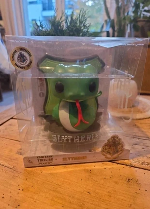 Tirelire Serpentard – Serpent emblématique de la maison verte & argent – Plastoy neuve avec boîte !, marke: Harry Potter, zustand: Sehr gut, größe: Einheitsgröße, 10,00 €, 11,20 € beinhaltet Vinted-Käuferschutz Pro