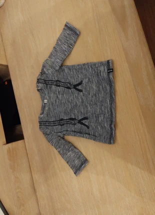 T-shirt , merk: New Born, staat: Heel goed, maat: 3-6 maanden / 62 cm, € 2,00, € 2,80 inclusief Kopersbescherming