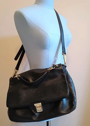 Besace en cuir Coccinelle, marque: Coccinelle, état: Très bon état, 45,00 €, 47,95 € Protection acheteurs incluse