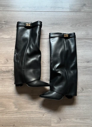 Zwarte Hoge Laarzen met Gouden Detail, merk: Trendy, staat: Nieuw zonder prijskaartje, maat: 36, € 34,99, € 37,44 inclusief Kopersbescherming