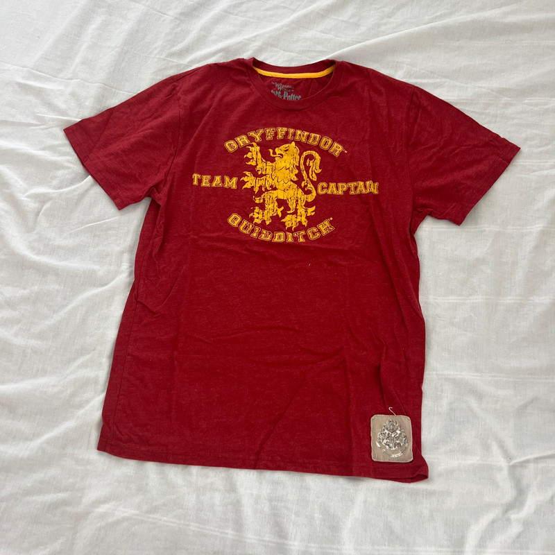 the wizarding world of Harry Potter Quidditch Gryffindor short sleeve tee 1