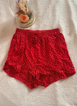 Short rouge à pois blanc taille M de U collection en très bon état, merk: U Collection, staat: Heel goed, maat: M / 38 / 10, € 2,00, € 2,80 inclusief Kopersbescherming