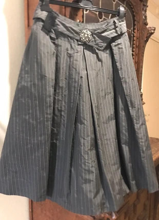 Rok met riem en broche, merk: Airfield, staat: Goed, maat: M / 38 / 10, € 2,50, € 3,33 inclusief Kopersbescherming