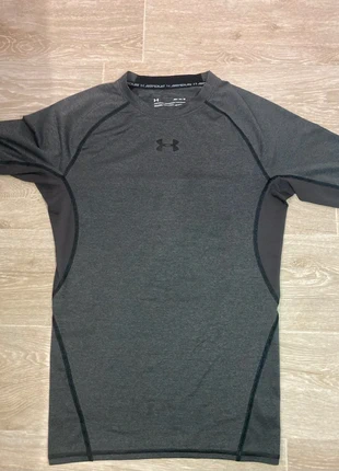 T-shirt sport, merk: Under Armour, staat: Heel goed, maat: M, € 23,00, € 24,85 inclusief Kopersbescherming