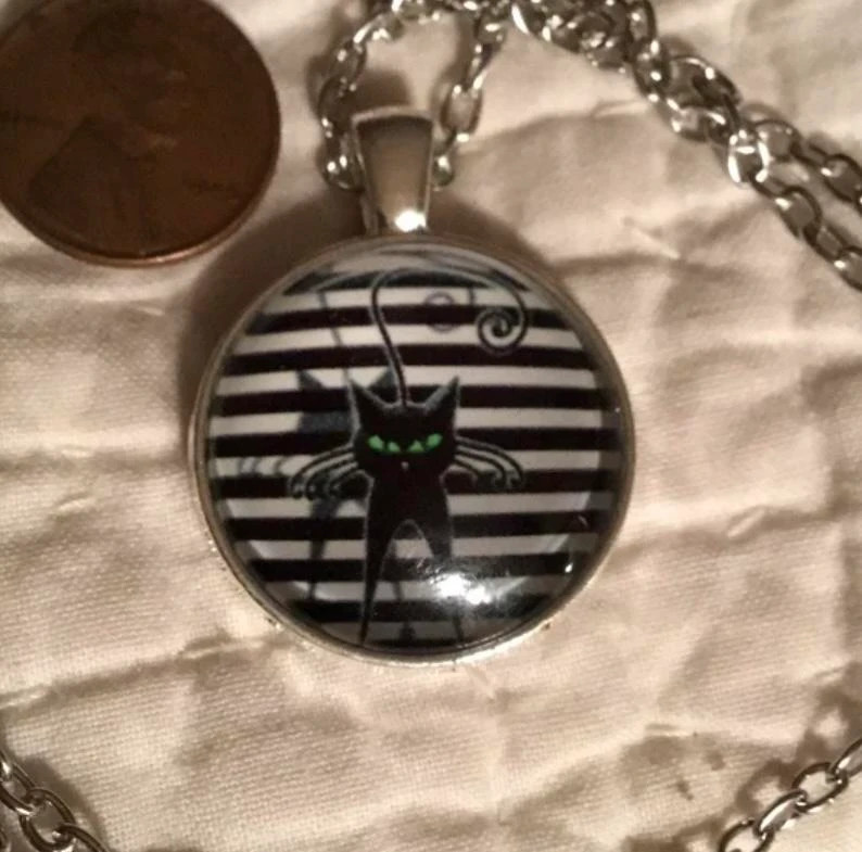 504 D Eye Lazer Cat Necklace 1