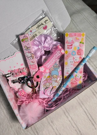 Box hello Kitty, merk: inconnue, staat: Nieuw met prijskaartje, maat: Prematuur, tot 44 cm, € 15,00, € 16,45 inclusief Kopersbescherming Pro