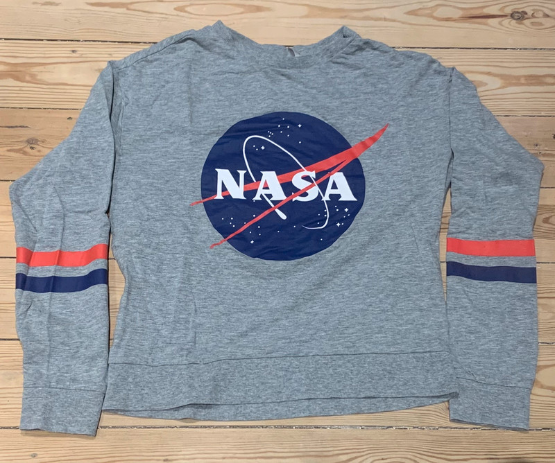 plak Wanten Het beste H&M trui met NASA-logo - Vinted