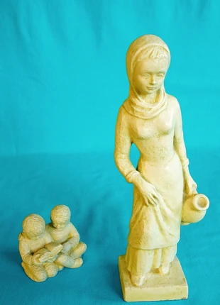 Vintage Hand Cast Figurines | Woman with Jug & Children Reading, estado: Muy bueno, 8,00 €, 9,10 € Protección al comprador incluida