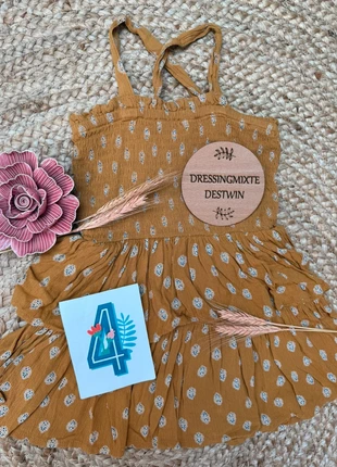 Jolie robe qui tourne été moutarde motifs plumes de paon 4 ans, merk: Kiabi, staat: Heel goed, maat: 4 jaar / 104 cm, € 4,99, € 5,94 inclusief Kopersbescherming