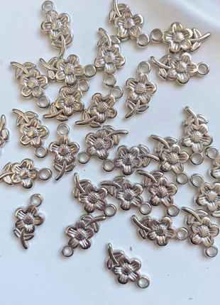 Acrylique, fleurs, 50 pièces avec trou de suspension, 19 mm., estado: Novo sem etiquetas, €1.00, €1.75 inclui Proteção do Comprador Pro