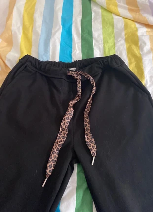 Joli pantalon jogging, marque: Made In Italy, état: Très bon état, taille: Taille unique, 6,00 €, 7,00 € Protection acheteurs incluse