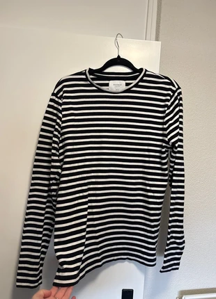 Longsleeve dikke stof, merk: DISTRIKT NØRREBRO, staat: Goed, maat: M, € 1,50, € 2,28 inclusief Kopersbescherming