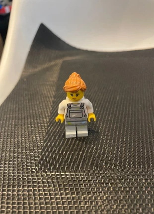 Lego mini figurine femme peintre en salopette cty0661 60134 parc minifigure officiel, marke: LEGO, zustand: Gut, größe: Einheitsgröße, 3,50 €, 4,38 € beinhaltet Vinted-Käuferschutz Pro