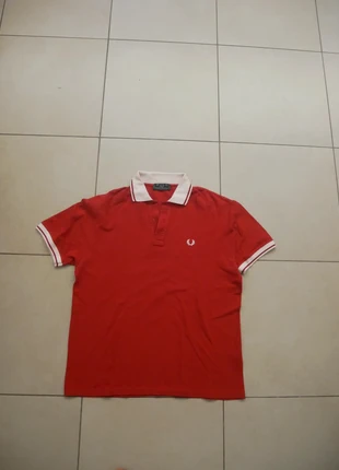 Polo Fred Perry Rossa - Un Classico Senza Tempo, marke: Fred Perry, zustand: Sehr gut, größe: Universal, 25,00 €, 26,95 € inklusive Vinted-Käuferschutz