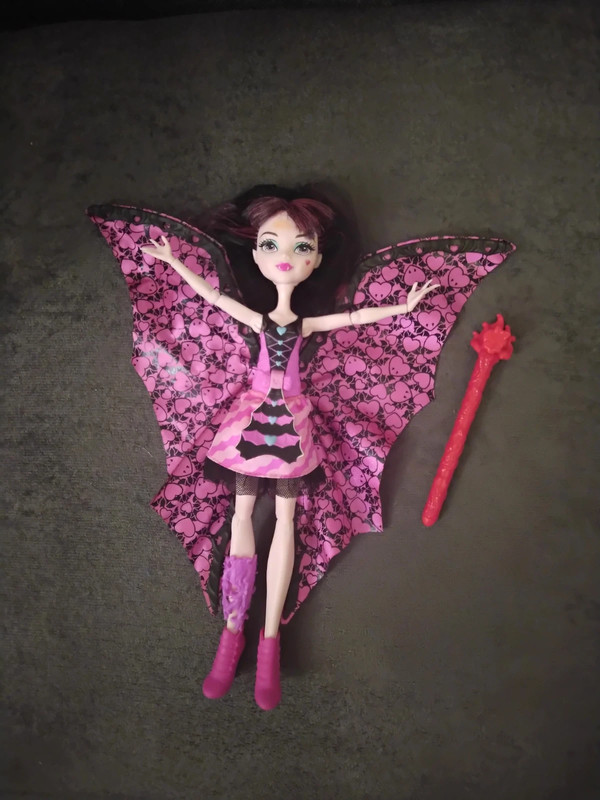 Monster High Ghoul-To-Bat Transformation Draculaura Doll 