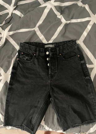 Bermuda noir, brand: Primark, condition: Very good, size: XS / 34 / 6, €8.00, €9.10 includes Buyer Protection