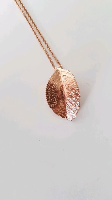 Collier feuille doré - photo numéro 2